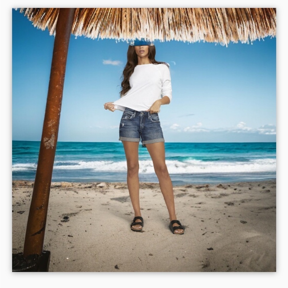 Silver Jeans Mid Rise Short- mid length-slightly distressed-EUC-Sz 27-💙🌸…
